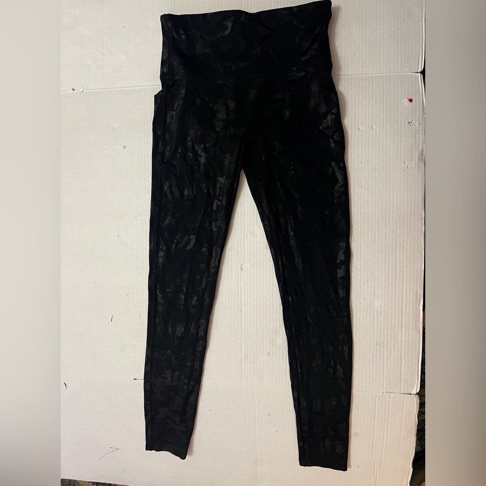 Spanx Faux Leather Camo Legging Matte Black Camo Size Large